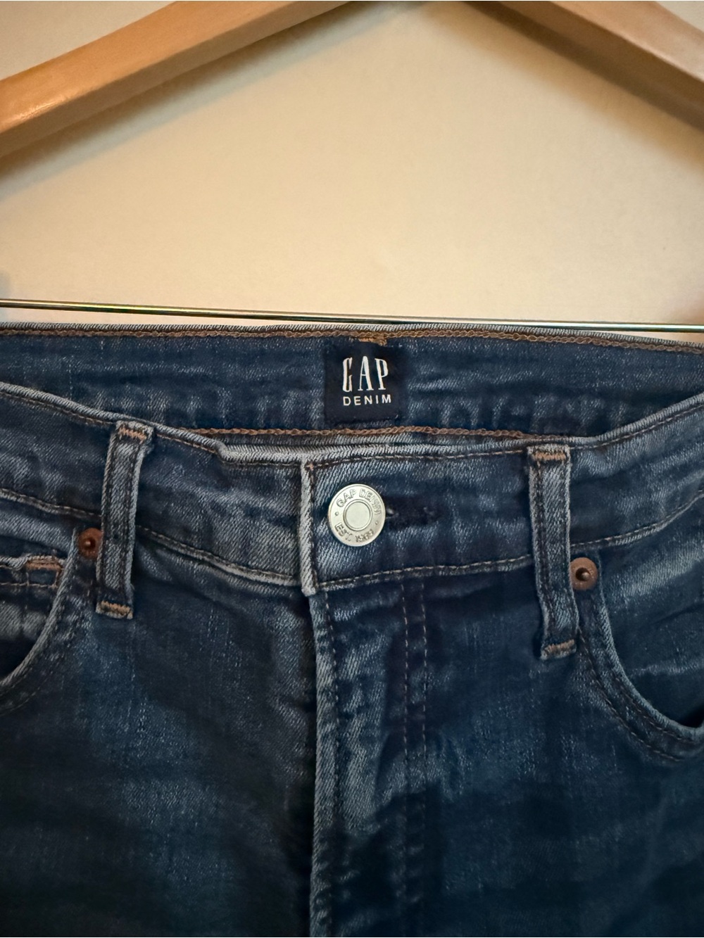Gap True Skinny High-Rise Jeans in Medium Indigo - Picture 4 of 5
